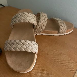 Cliffs by White mountain Truly slide woven Sandal. Beige